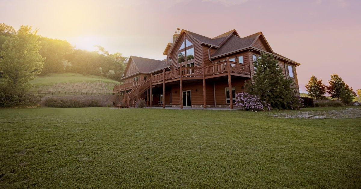 Familie beim Hauskauf